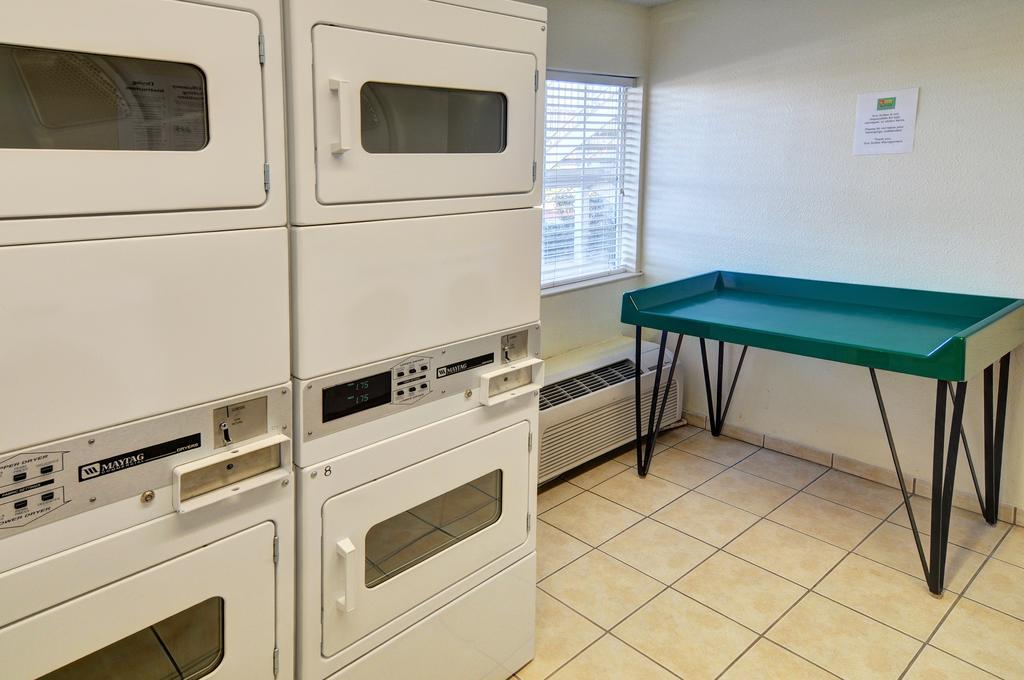 Intown Suites Extended Stay Houston Tx - Hobby Airport Eksteriør bilde